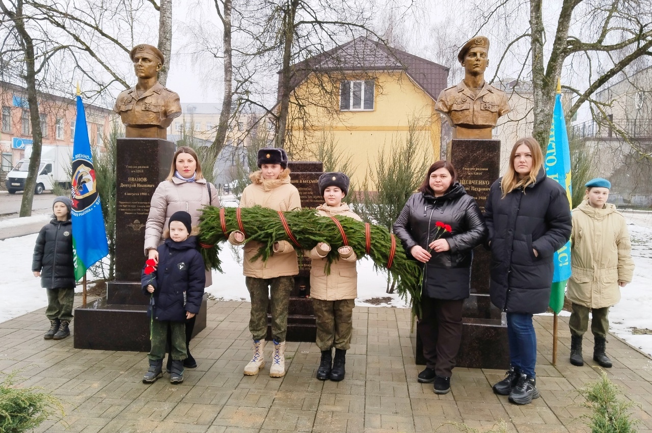 Опочане почтили память героев-десантников.