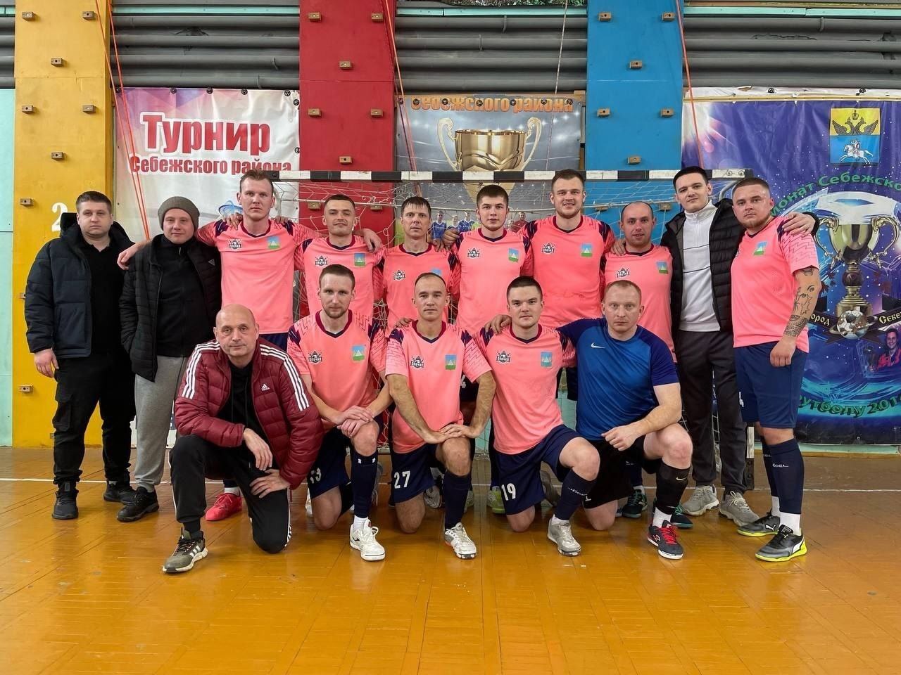 Футболисты из Опочки вышли в финал чемпионата области по футзалу.