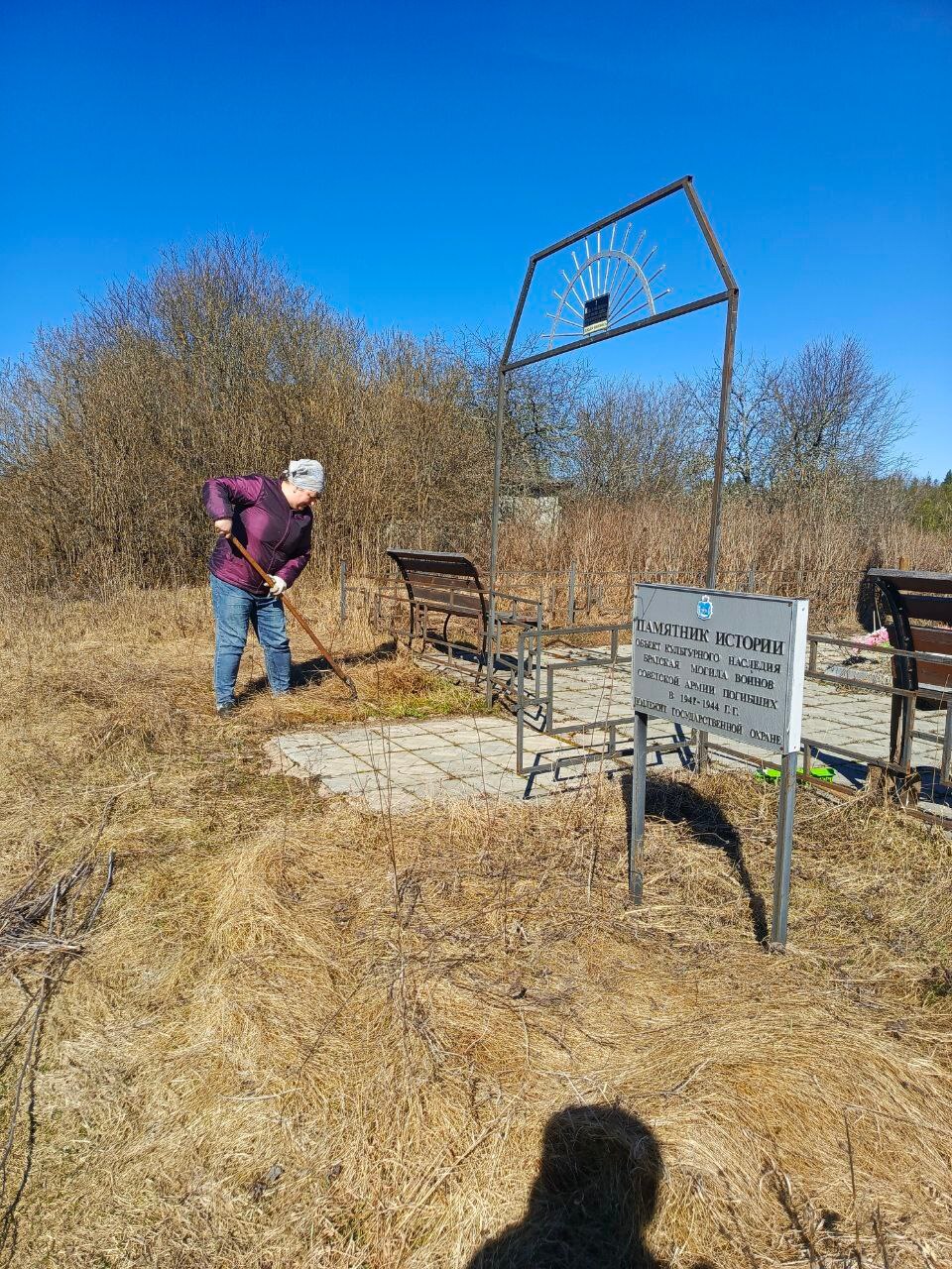 Благоустройство воинских захоронений.