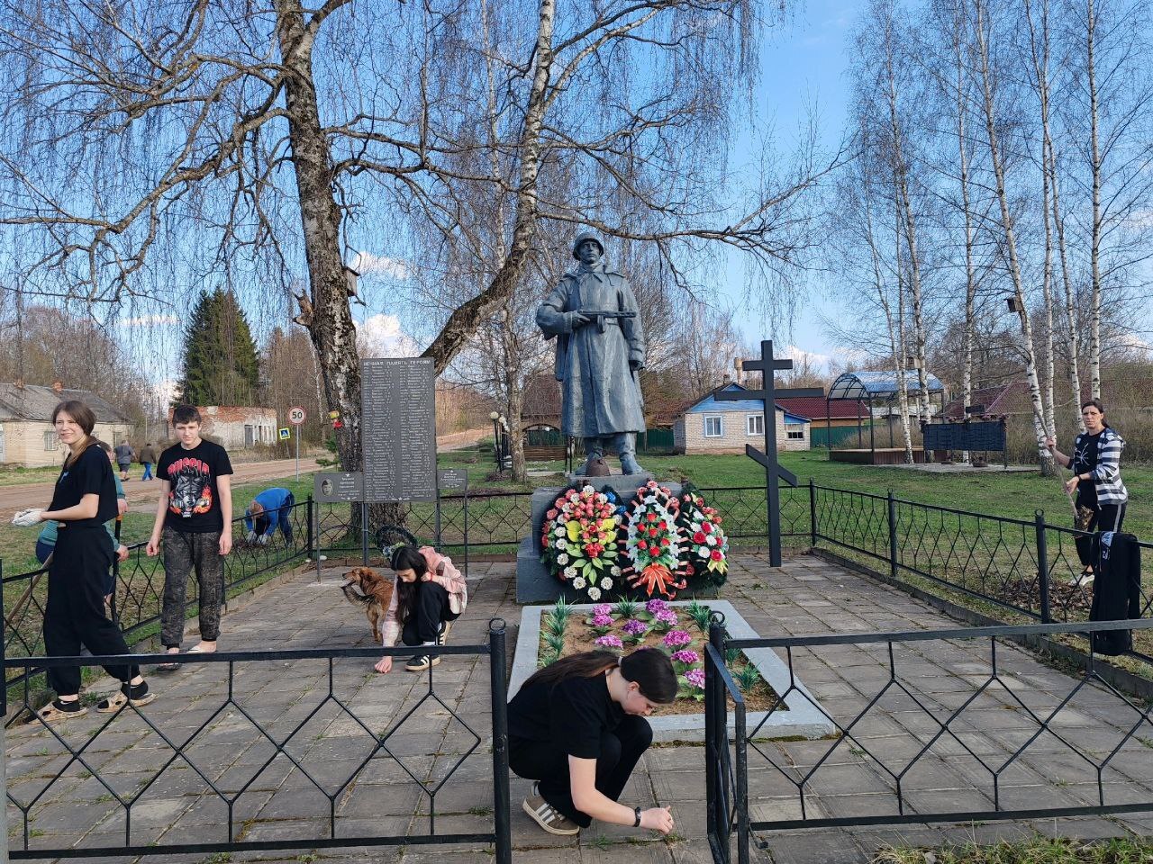 Жители д. Матюшкино и д. Болгатово - активные участники ТОС навели порядок на воинских захоронениях.