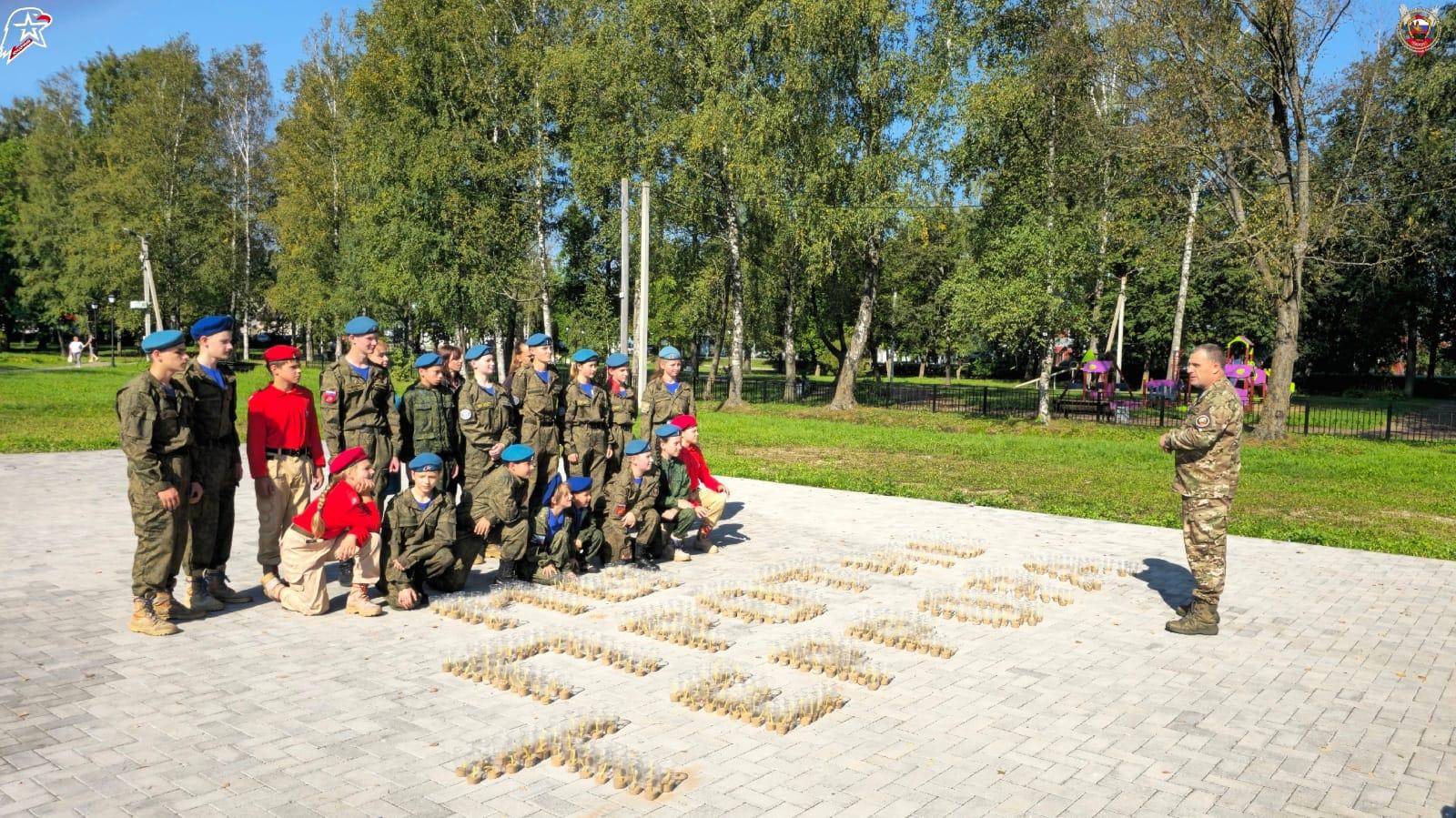 Курсанты ВПК &quot;Беркут&quot; Опочки провели акцию, приуроченную Дню солидарности в борьбе с терроризмом.