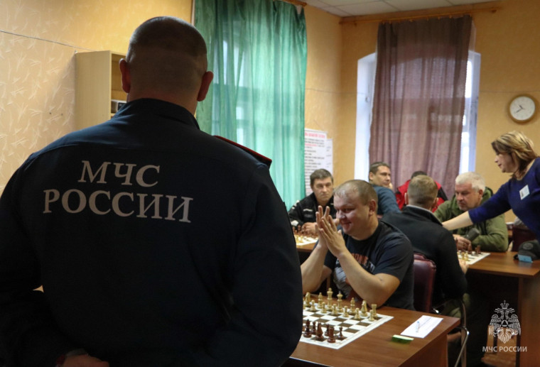 Сотрудники 20-й пожарно-спасательной части города Опочки сыграли в быстрые шахматы. Сотрудники 20-й пожарно-спасательной части города Опочки сыграли в быстрые шахматы.