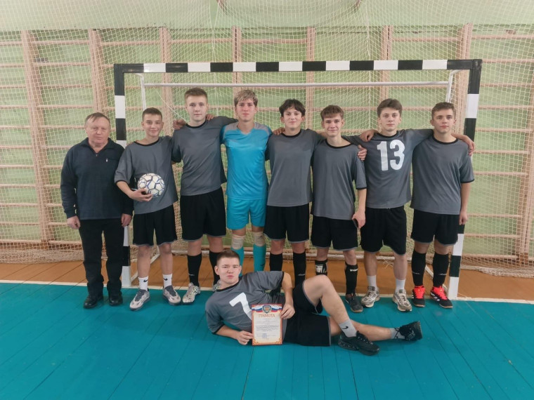 Футболисты из Опочки заняли 1 место и вышли в финал зональнвх соревнований по футболу. Футболисты из Опочки заняли 1 место и вышли в финал зональнвх соревнований по футболу.