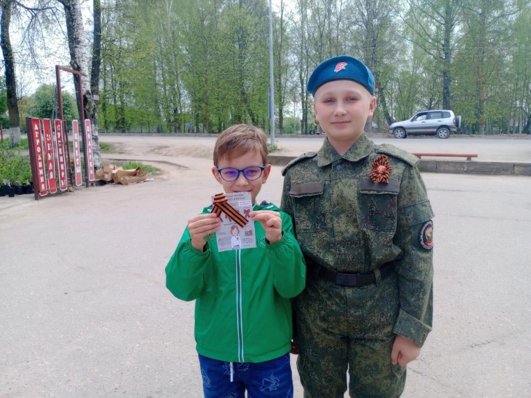 Курсанты ВПК «Беркут» г.Опочки продолжили Всероссийскую акцию #ГеоргиевскаяЛенточка2024🎗️. Курсанты ВПК «Беркут» г.Опочки продолжили Всероссийскую акцию #ГеоргиевскаяЛенточка2024🎗️.