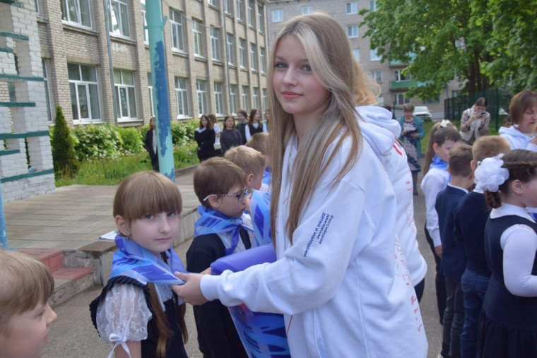 Учащиеся 1 «В» класса Гимназии им. А. Д. Петрова вступили в программу «Орлята России». Учащиеся 1 «В» класса Гимназии им. А. Д. Петрова вступили в программу «Орлята России».